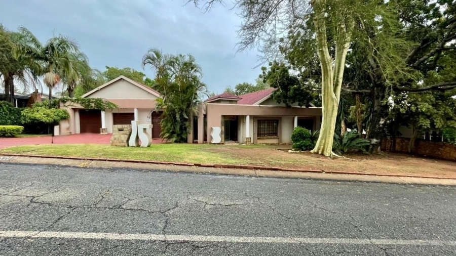 5 Bedroom Property for Sale in Safari Gardens North West